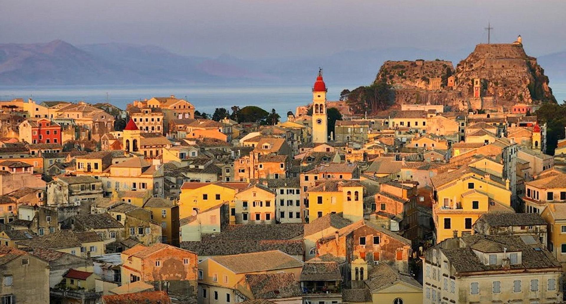 The Old Town Experience - Next To Liston *